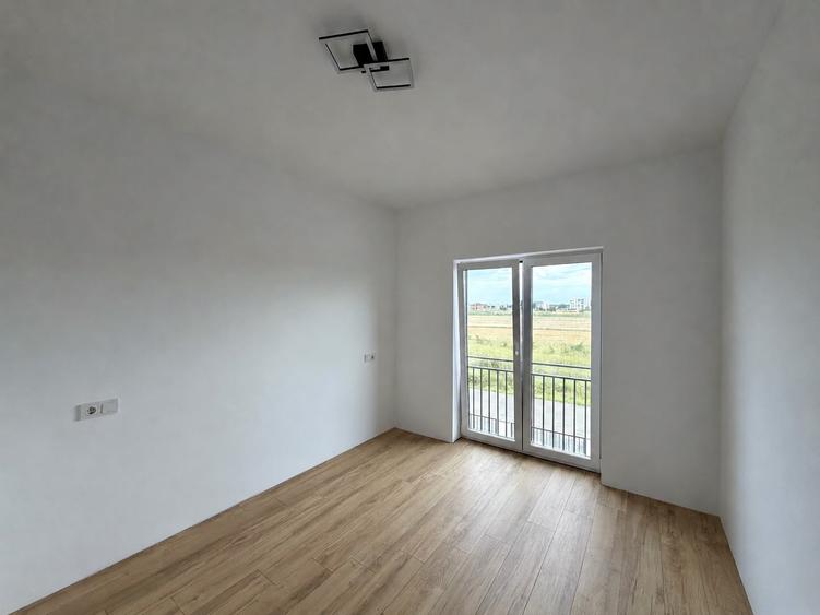 Duplex cu 4 camere cu Canalizare în Moșnița Nouă