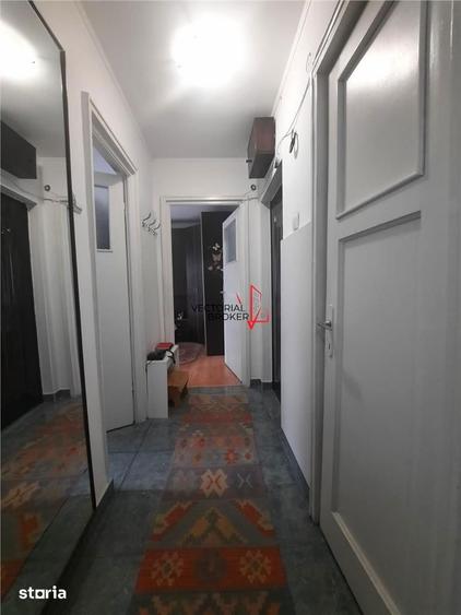 Apartament cu 3 camere semidecomandat în Gara de Nord