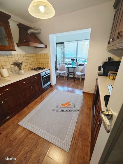 Apartament cu 3 camere decomandat în Ampoi 3