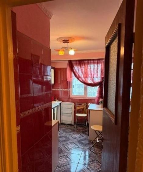 Apartament cu 3 camere decomandat în Km 4-5