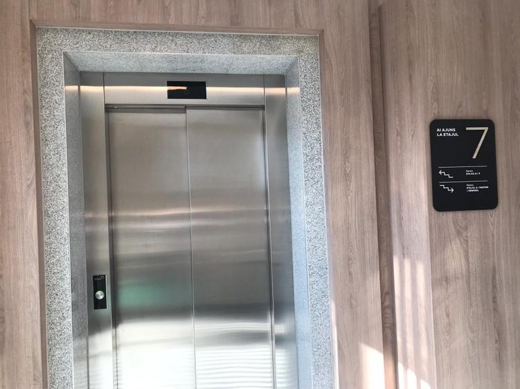Apartament cu 2 camere decomandat, mobilat în Tractorul