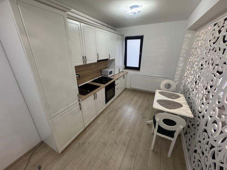 Garsonieră decomandată, mobilată în Tomis Plus