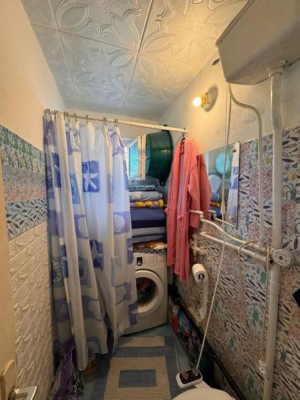 Apartament cu 3 camere semidecomandat în Gojdu