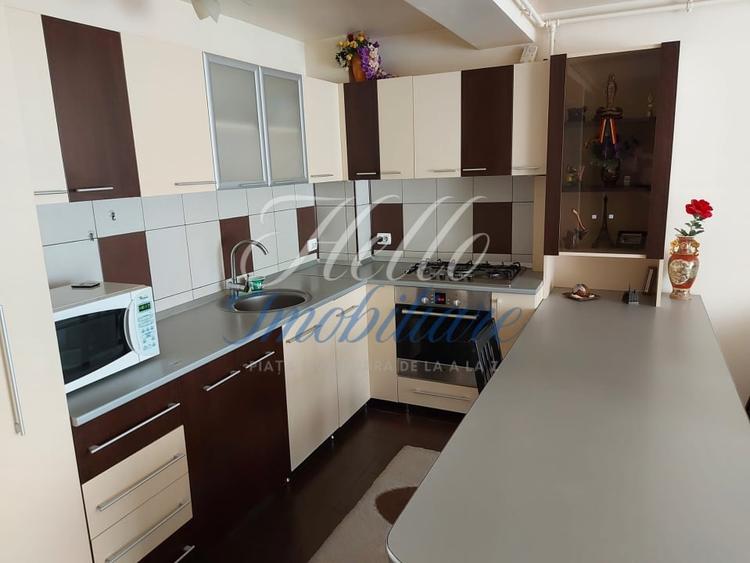 Apartament cu 3 camere semidecomandat în Florești
