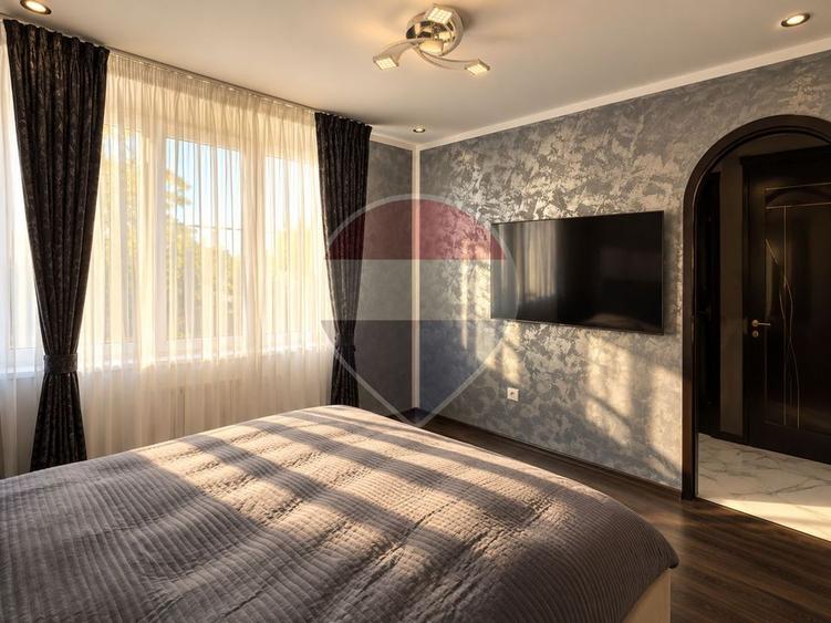Apartament cu 3 camere semidecomandat, mobilat în Central
