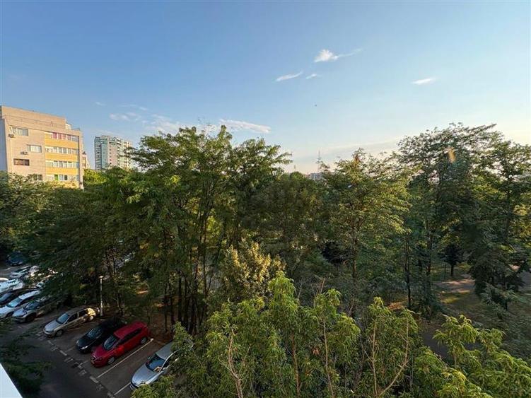 Apartament cu 3 camere semidecomandat în Parcul Circului