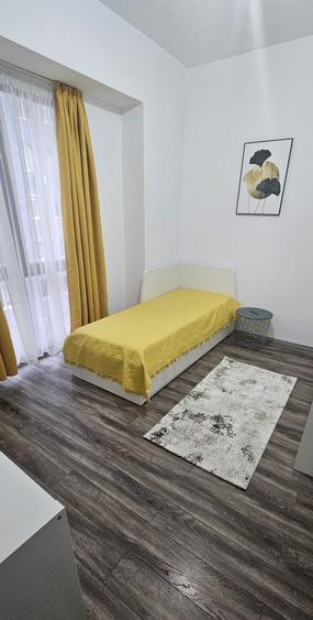 Apartament cu 3 camere semidecomandat în 9 Mai