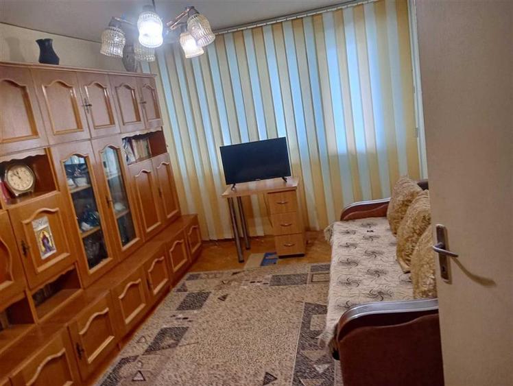 Apartament cu 2 camere decomandat în Podu Roș