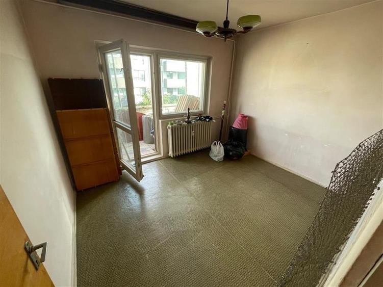 Apartament cu 2 camere decomandat în Văcăresti