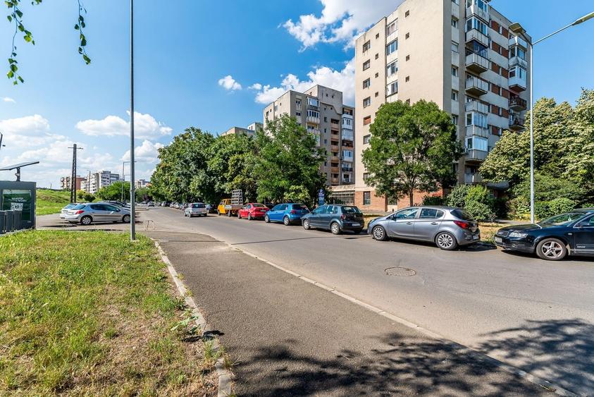 Spațiu comercial, de 400 mp, în Micălaca