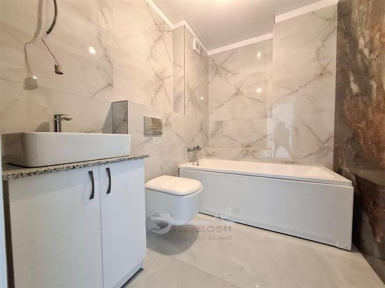Apartament cu 3 camere semidecomandat în Cug