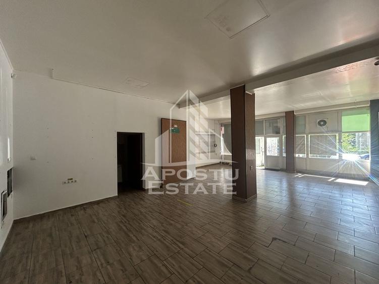Spațiu comercial, de 80 mp, în UMT