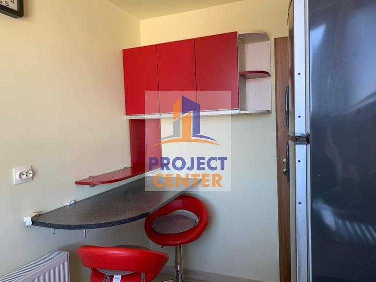 Apartament cu 3 camere decomandat, mobilat în Ultracentral