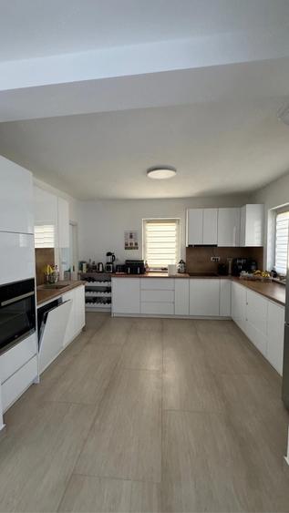 Casă cu 4 camere cu Teren 237 Mp în Central