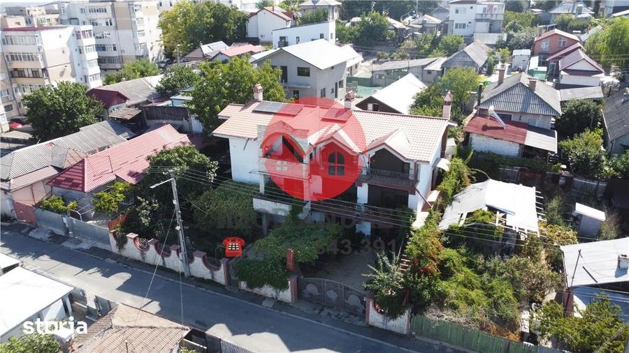 Casă cu 8 camere cu Teren 500 Mp în Pelican