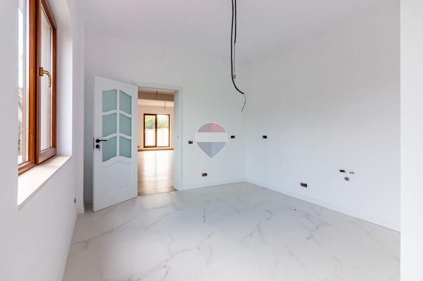 Duplex cu 4 camere cu Teren 238 Mp în Nord-Vest