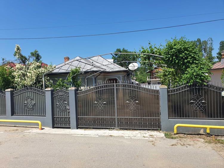 Casă cu 4 camere în Baldovinești