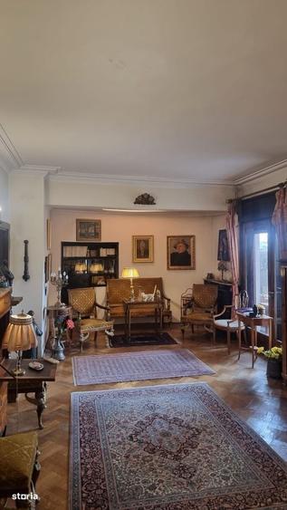 Apartament cu 4 camere în Central