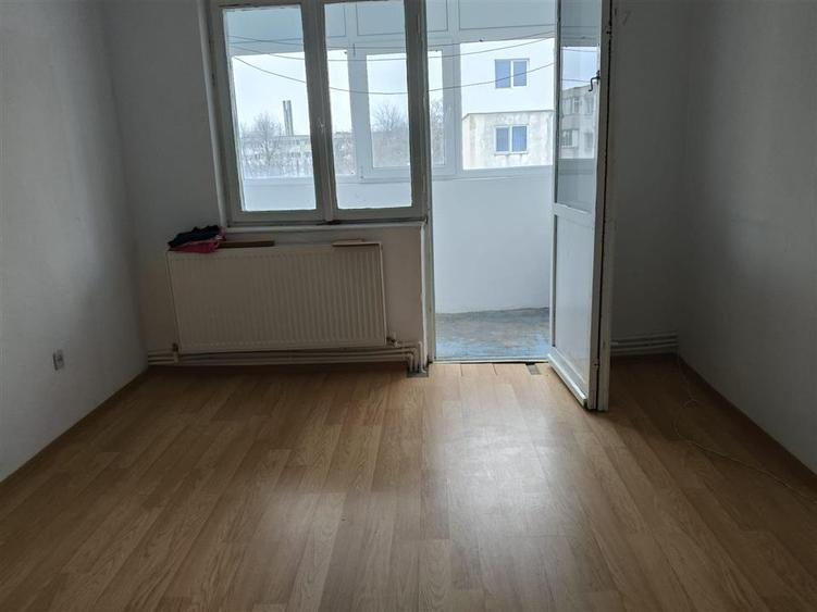 Apartament cu 2 camere semidecomandat în Hipodrom