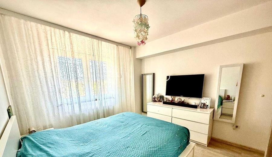 Apartament cu 3 camere decomandat, mobilat în Est