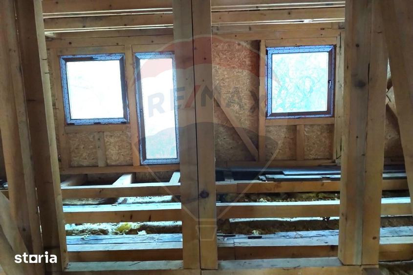 Casă cu 6 camere cu Teren 1000 Mp în Schei