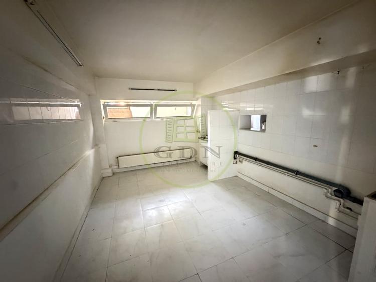 Spațiu comercial, de 65.300003051758 mp, în Central