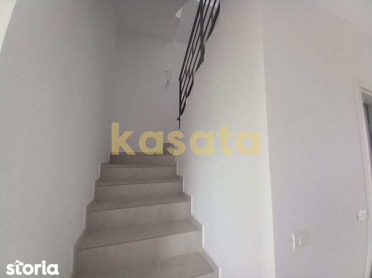 Casă cu 3 camere cu Canalizare în Central