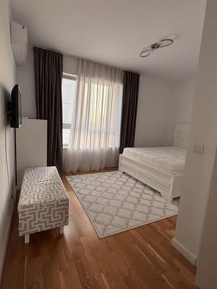 Apartament cu 3 camere semidecomandat, mobilat în 1 Mai
