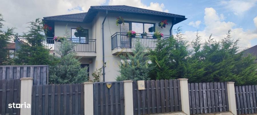 Casă cu 4 camere decomandat în Corușu