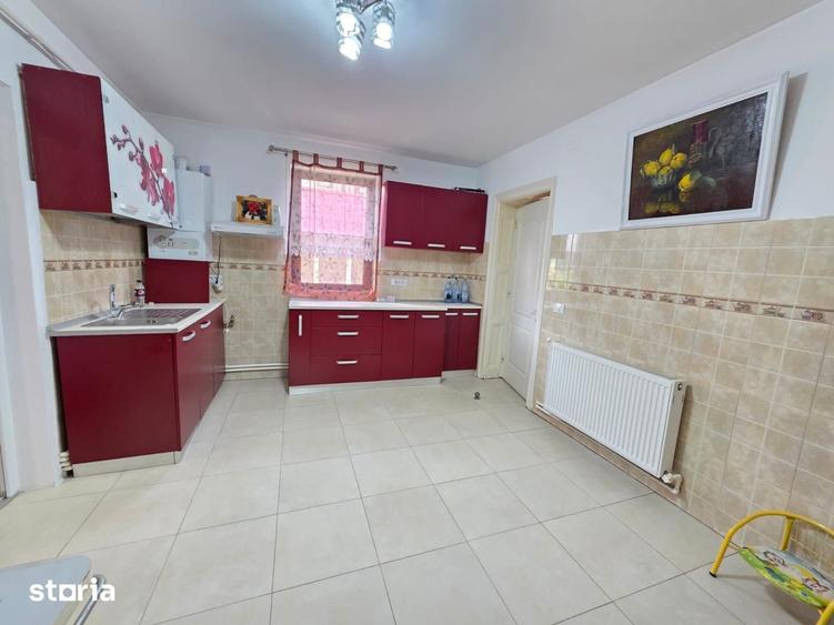 Casă cu 5 camere cu Teren 500 Mp în Central