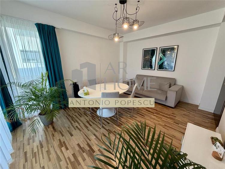 Apartament cu 3 camere decomandat, mobilat în P-ța Mihai Viteazu