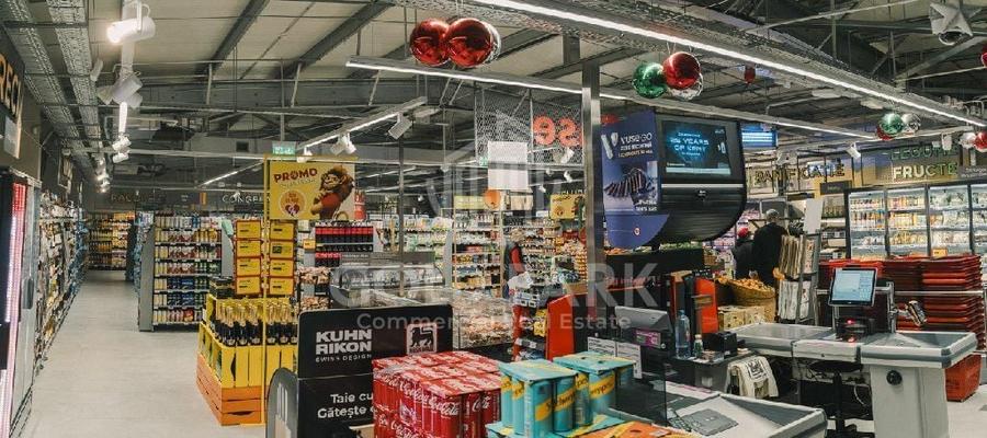 Spațiu comercial, de 461 mp, în Dacia