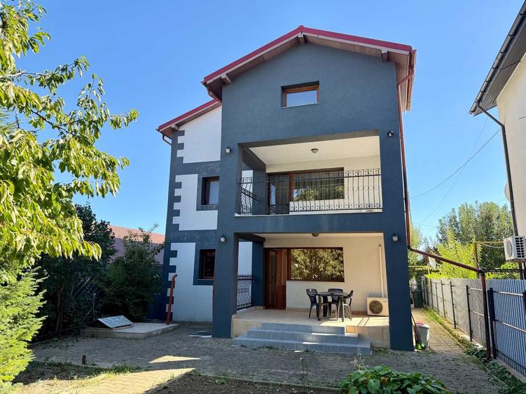 Casă cu 4 camere în Central