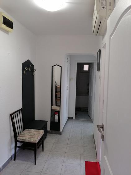Apartament cu 2 camere decomandat în Micro 20