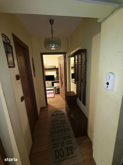 Apartament cu 3 camere semidecomandat în Tomis Nord