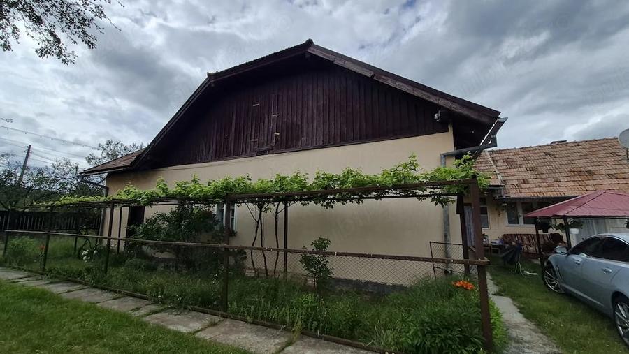 Casă cu Teren 3000 Mp în Călățele