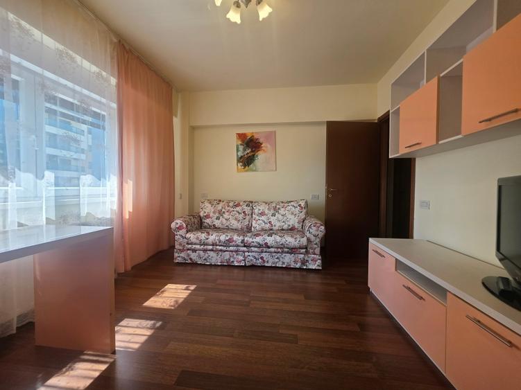 Apartament cu 3 camere semidecomandat în Calea Plevnei