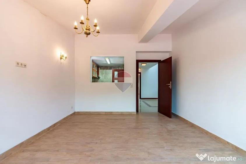 Casă cu 3 camere cu Teren 235 Mp în Ferentari