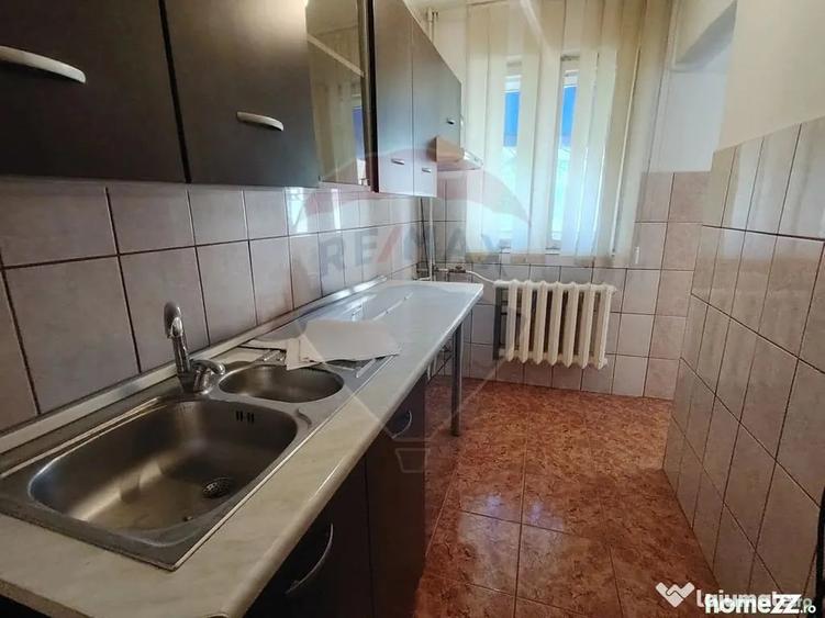 Apartament cu 3 camere decomandat în Sud