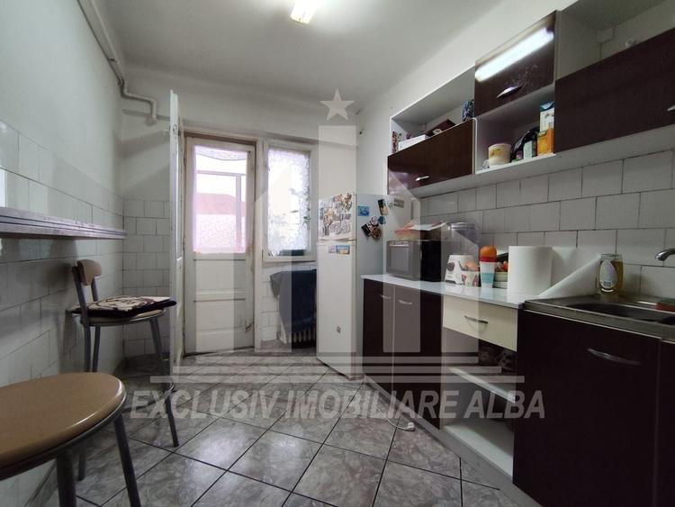 Apartament cu 4 camere decomandat, mobilat în Cetate