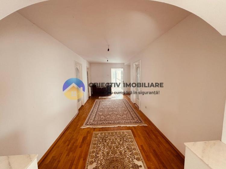 Casă individuală cu 6 camere cu Teren 3683 Mp în Agapia