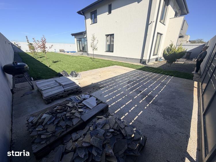 Casă cu 5 camere cu Teren 603 Mp în Glina