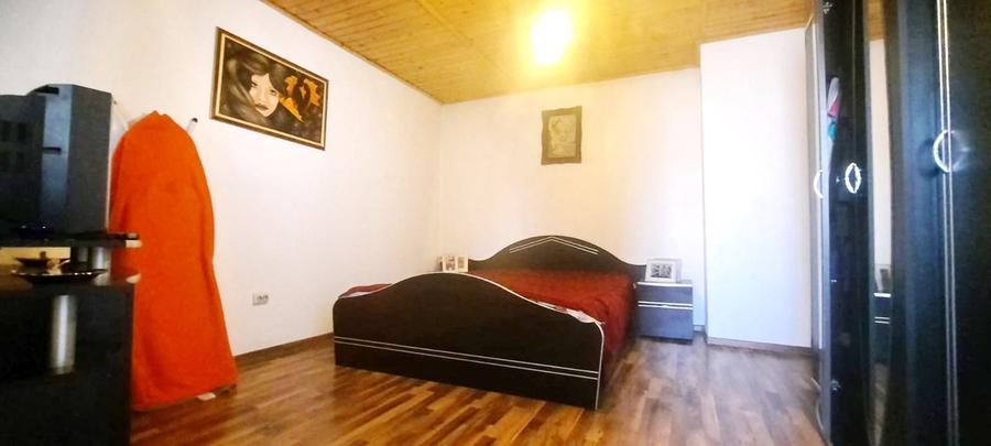 Casă individuală cu 9 camere cu Canalizare în Caragiale