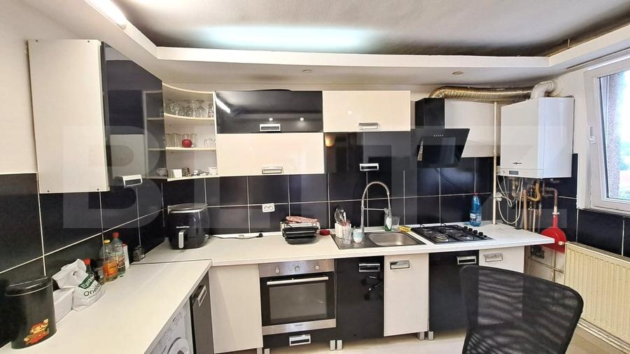 Apartament cu 4 camere decomandat, mobilat în Tractorul