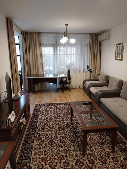 Vanzare proprietate cu doua case si intrari separate curte Giulesti - 4