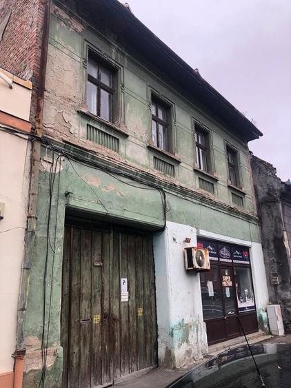 Casă cu 4 camere în Central