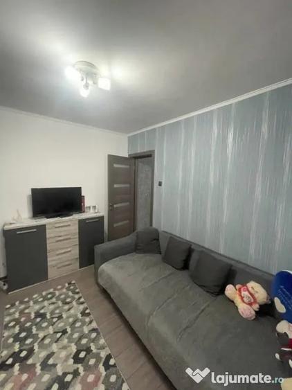 Apartament cu 2 camere semidecomandat, mobilat în Hotvon