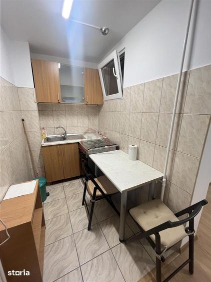 Apartament cu 2 camere decomandat, mobilat în Tei