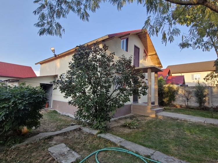 Casă cu 4 camere cu Teren 1000 Mp în Central