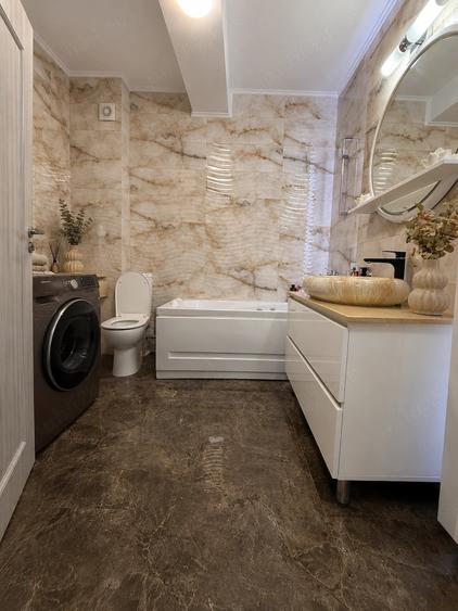 Apartament cu 3 camere decomandat în Exterior Vest